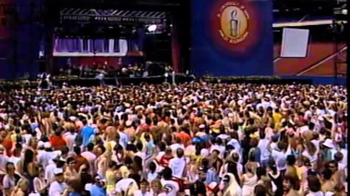 The Hooters - And We Danced - 06/15/86 - Giants Stadium (OFFICIAL)