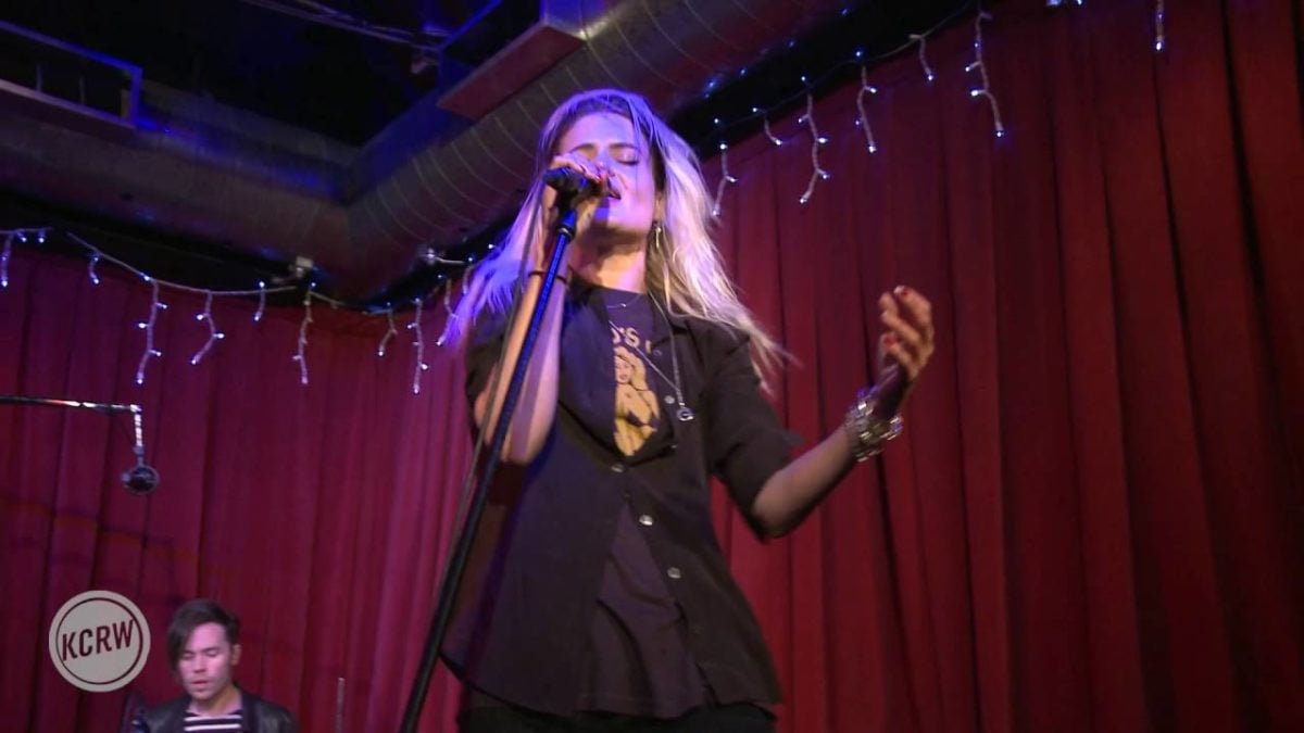 The Kills performing "Doing It To Death" Live on KCRW