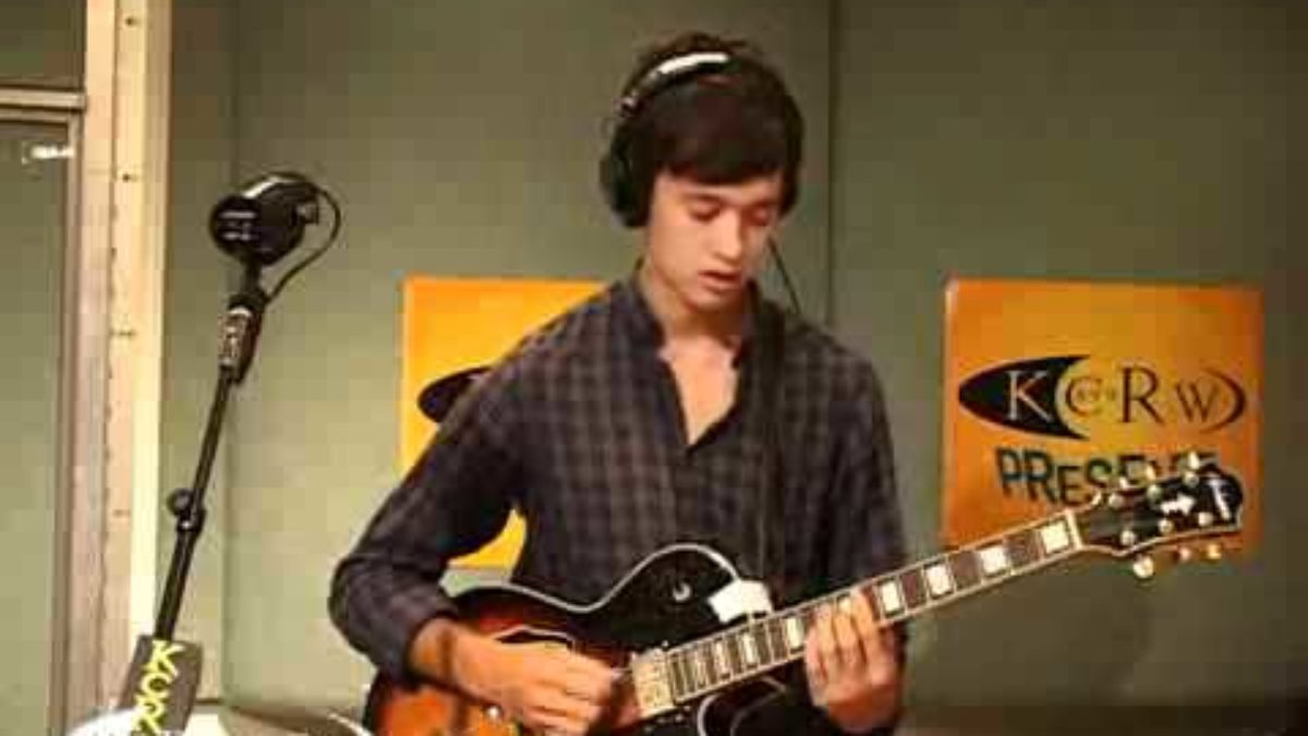 The Morning Benders performing "Excuses" on KCRW