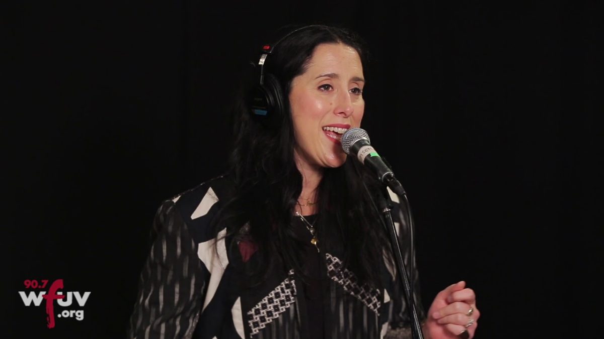 The Watson Twins - "Playing Hearts" (Live at WFUV)
