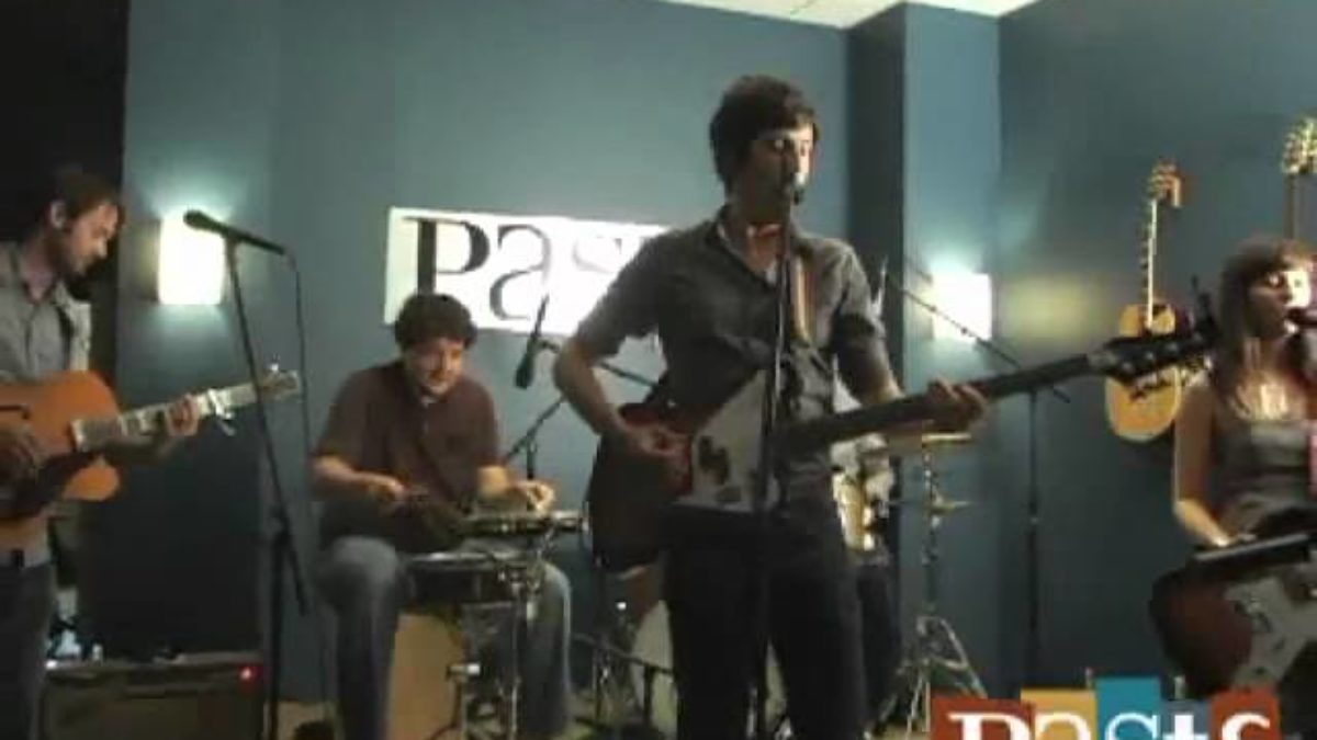 The Wooden Birds "Hometowns" live at Paste