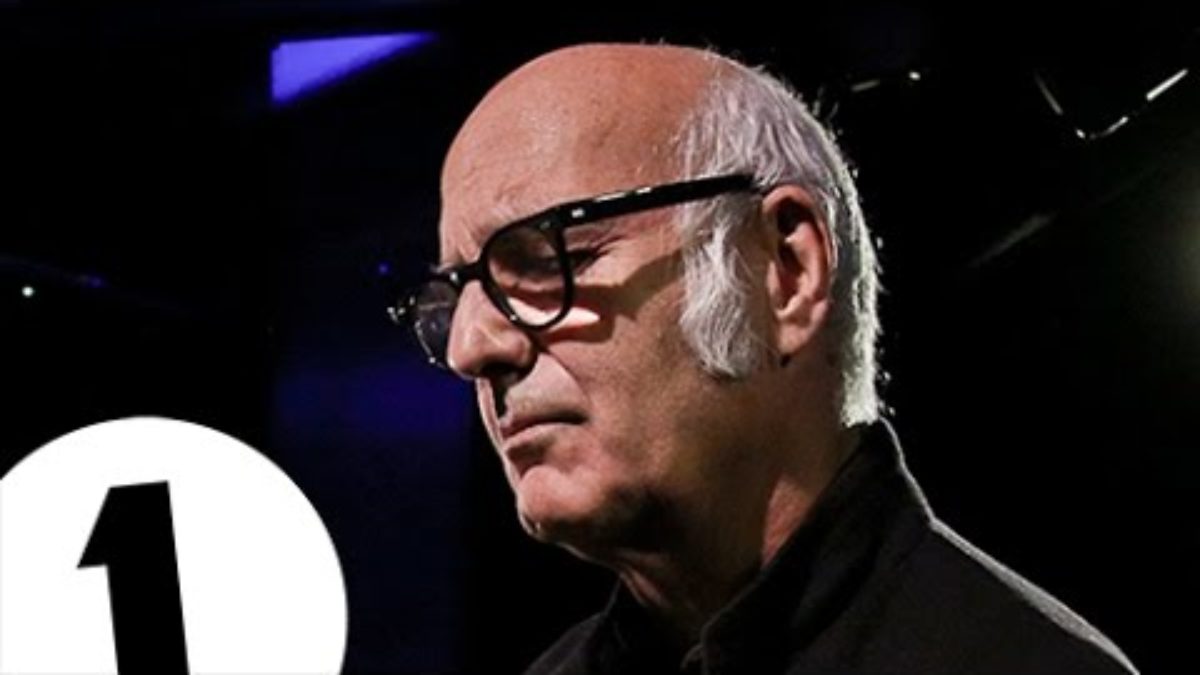 Ludovico Einaudi - Elastic Heart/Not The Only One (Sia/Sam Smith cover) - Radio 1's Piano Sessions