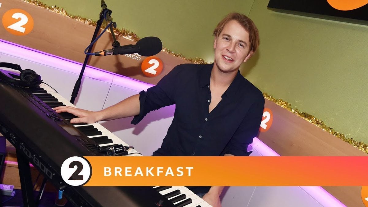 Tom Odell - Rockin' Around The Christmas Tree - Radio 2 Breakfast