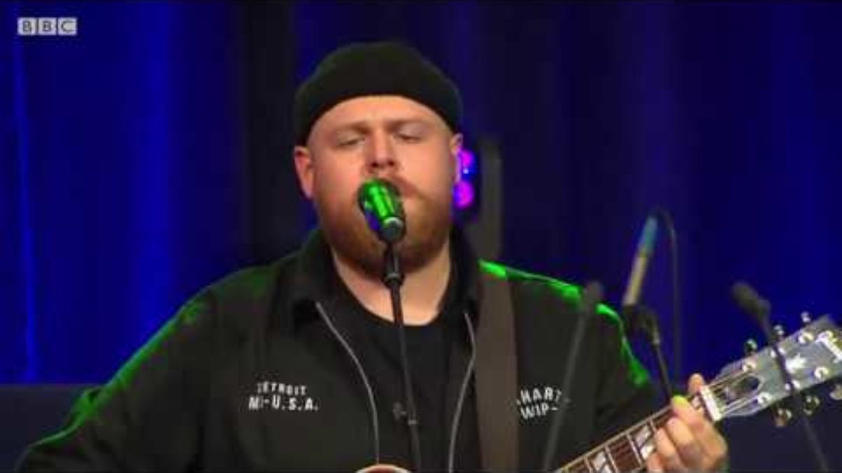 Tom Walker - Just You and I (Radio 2 500 Words)