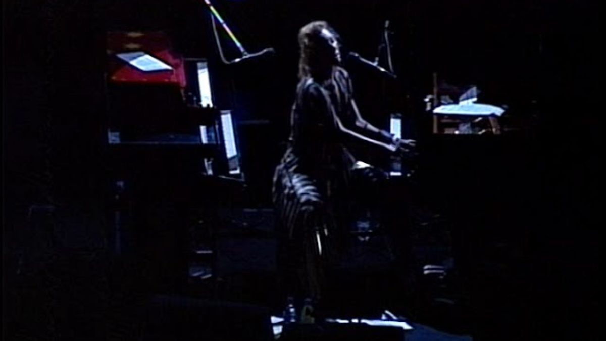 Tori Amos - (Tweeter Center) Camden,Nj 8.26.03 (Complete Show)