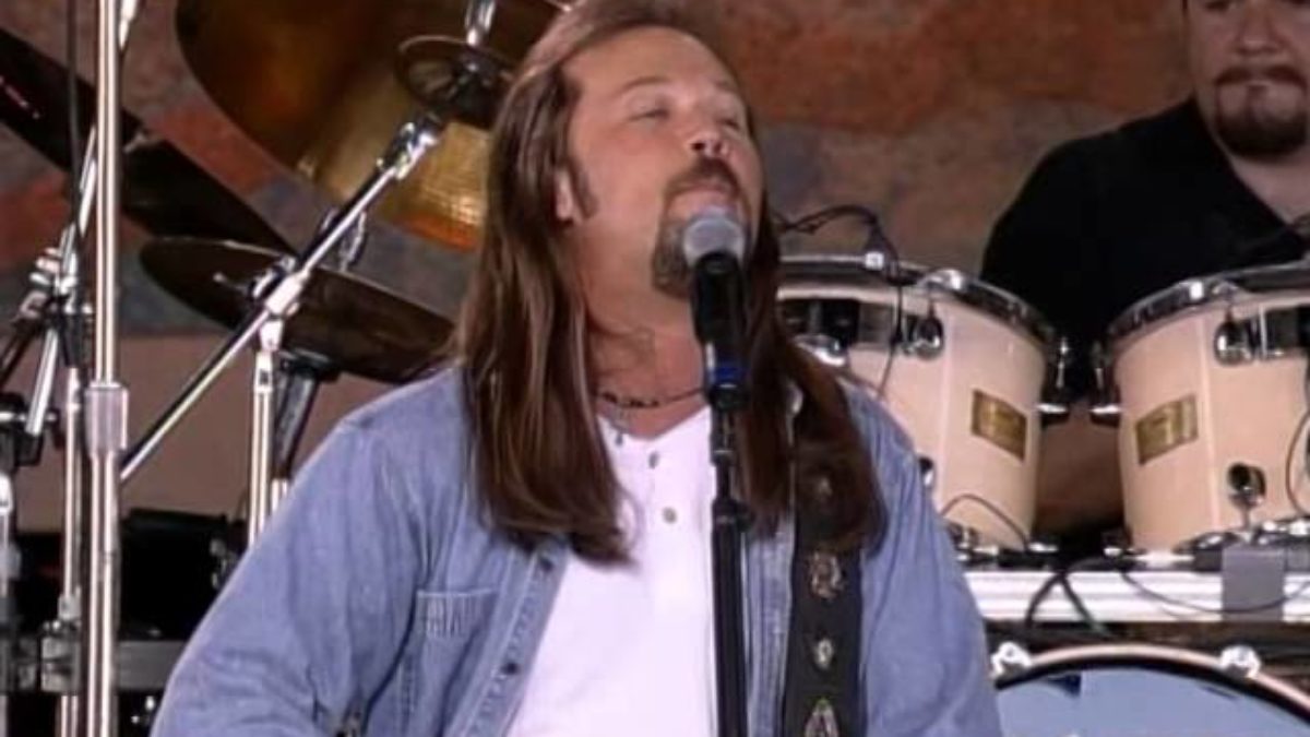 Travis Tritt - Ten Feet Tall and Bulletproof (Live at Farm Aid 2000)