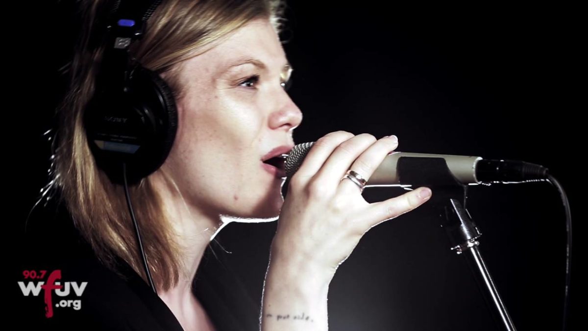 Trixie Whitley - "Closer" (Live at WFUV)