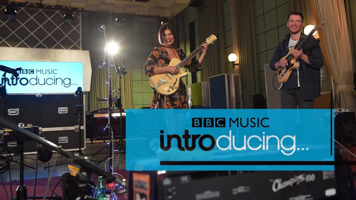 Bessie Turner - White Christmas / Winter Wonderland (BBC Music Introducing session)