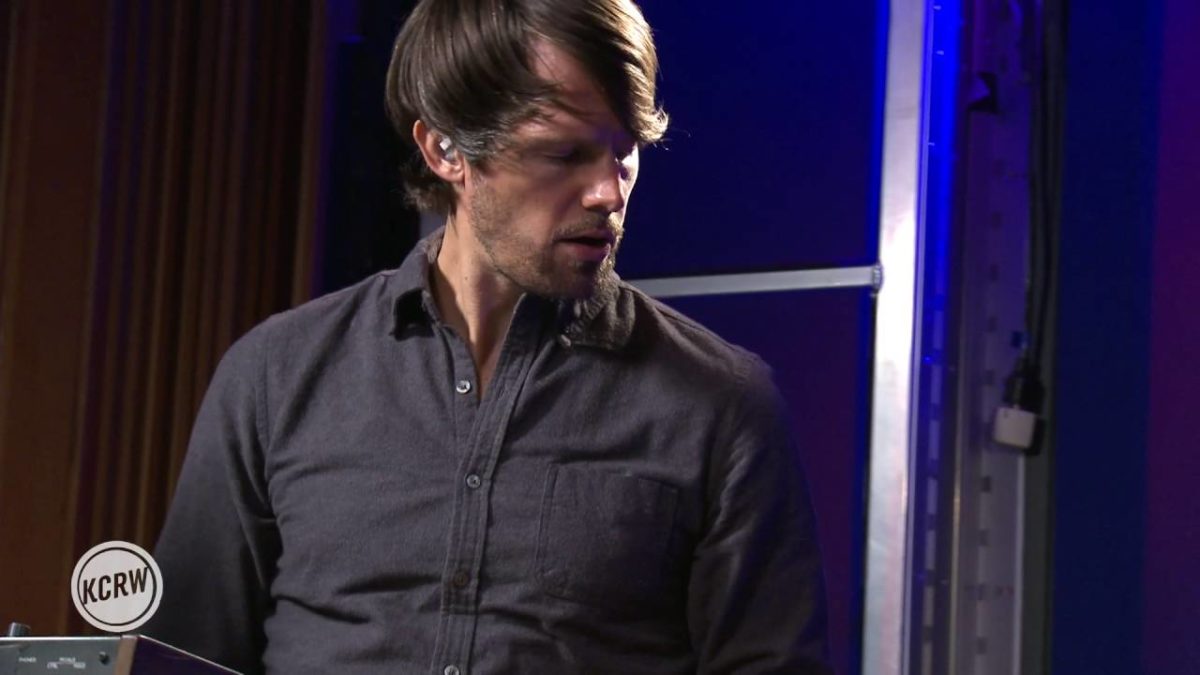 Tycho performing "Horizon" Live on KCRW