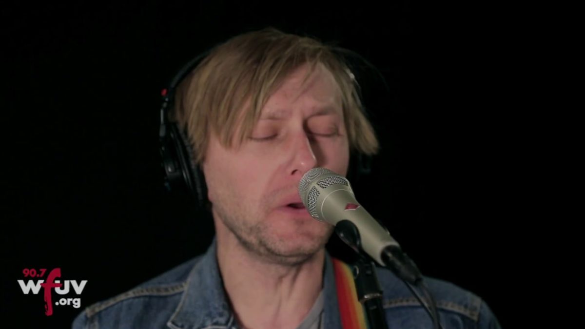 Van William - "Revolution" (Live at WFUV)