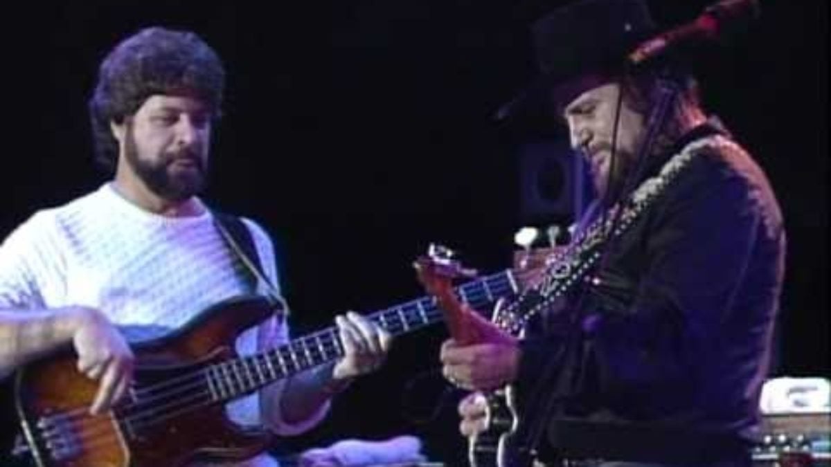 Waylon Jennings - Clyde (Live at Farm Aid 1985)