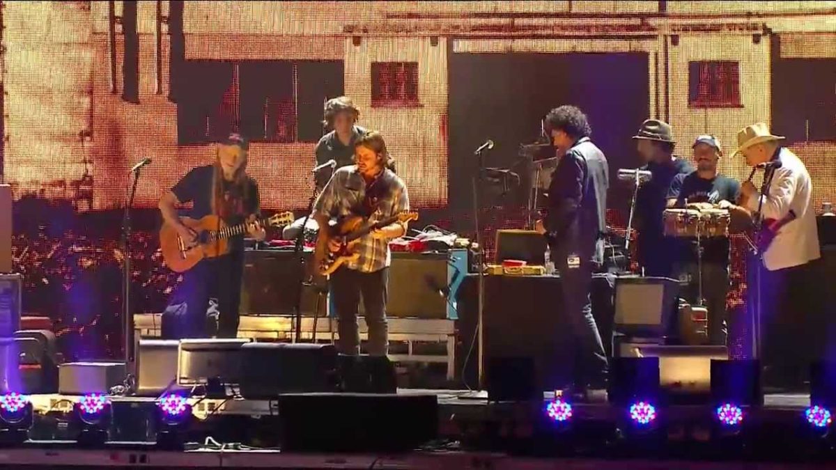 Willie Nelson & Lukas Nelson - Texas Flood (Live at Farm Aid 30)