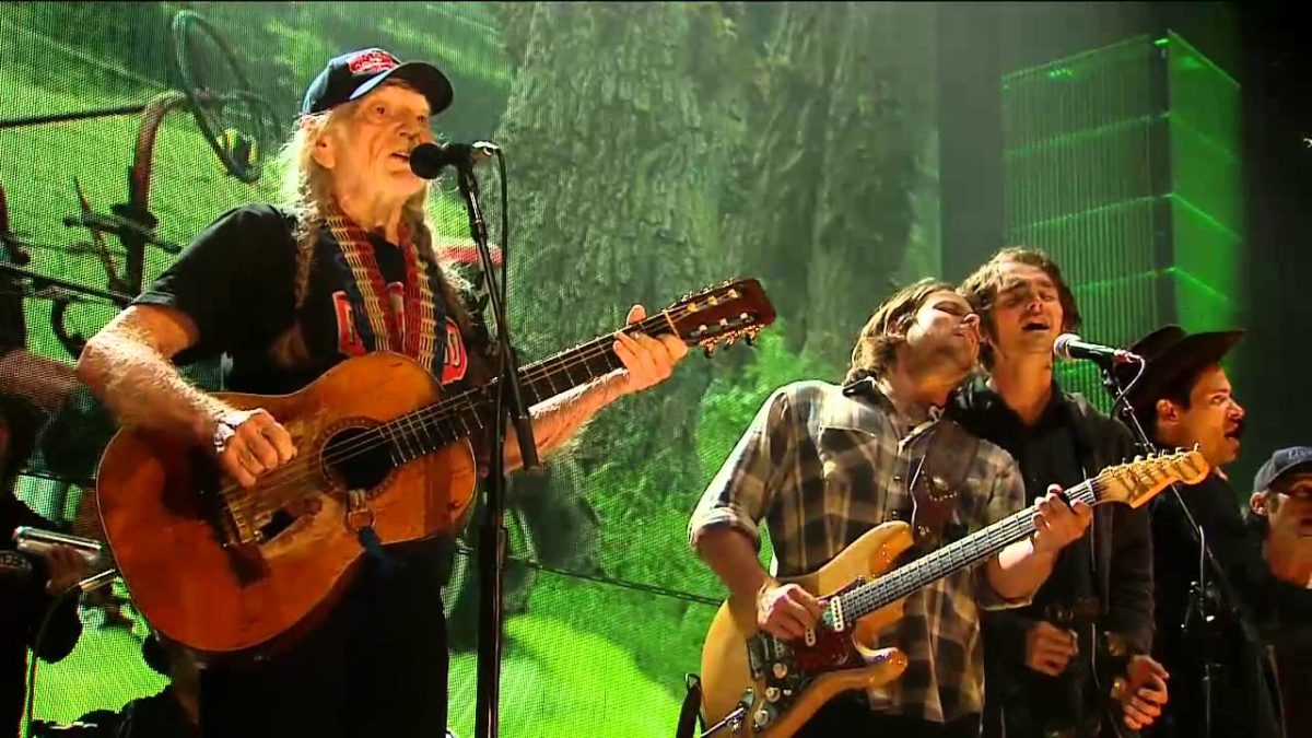 Willie Nelson - Roll Me Up and Smoke Me When I Die (Live at Farm Aid 30)