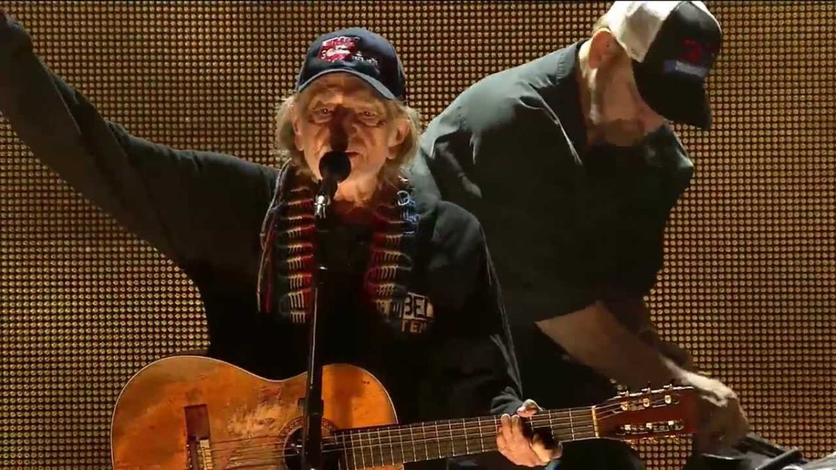 Willie Nelson - Still is Still Moving to Me (Live at Farm Aid 30)