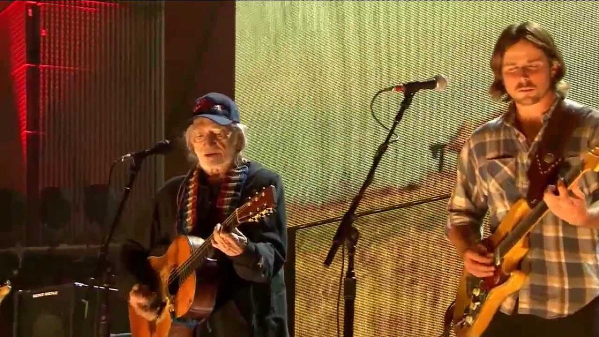Willie Nelson - Whiskey River (Live at Farm Aid 30)
