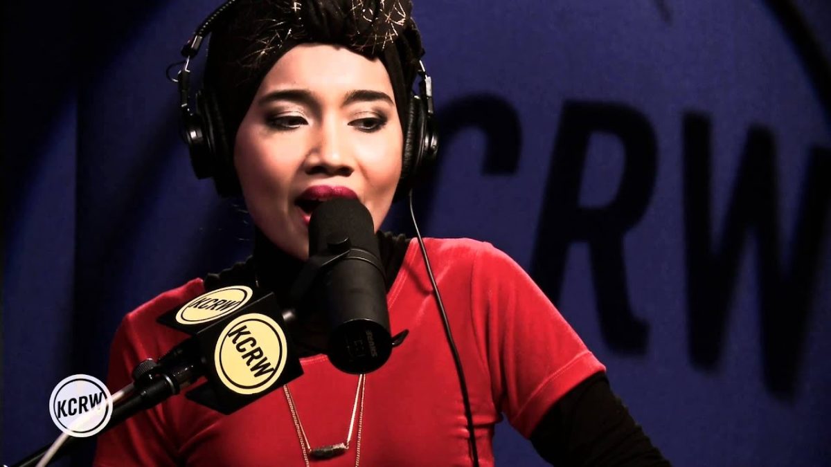 Yuna performing "I Wanna Go" Live on KCRW