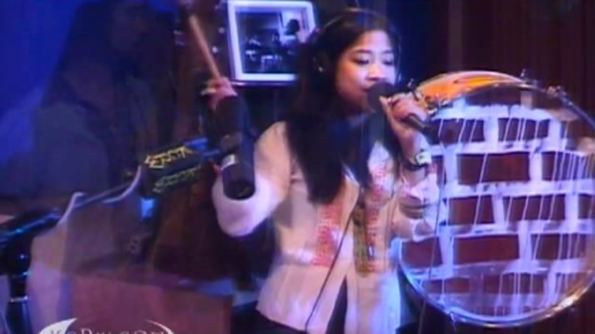 Zee Avi performing "Concrete Wall" on KCRW