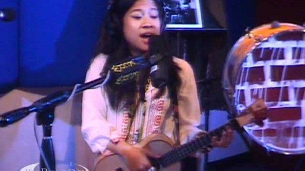 Zee Avi performing "The Book Of Morris Johnson" on KCRW