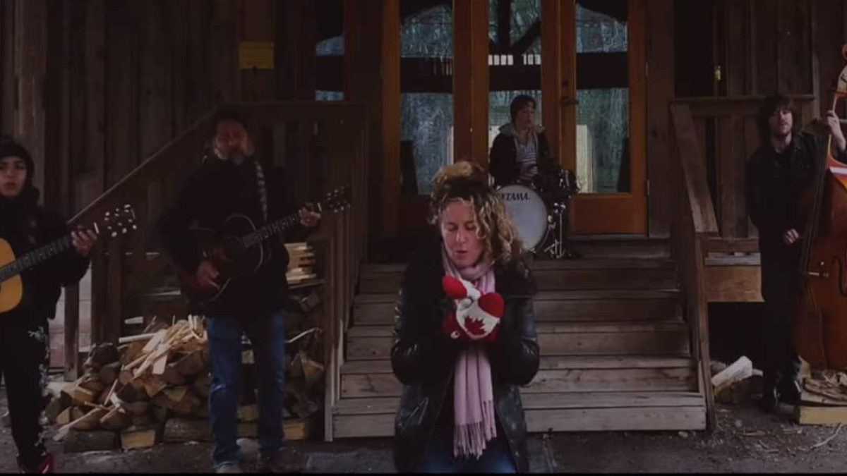 Amy Helm Launches ‘The Band Together’ Video Series With ‘Twilight’