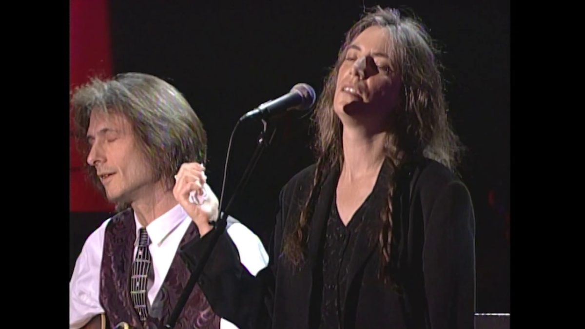 Patti Smith, Lenny Kaye perform "Pale Blue Eyes" at the 1996 Hall of Fame Induction Ceremony