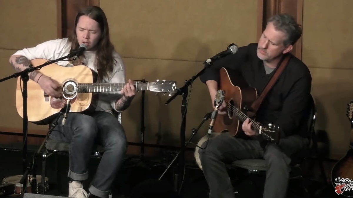 Billy Strings & Bryan Sutton Perform At Station Inn: Pro-Shot Video