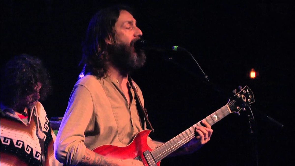 Chris Robinson Brotherhood: "Stranger In a Strange Land"