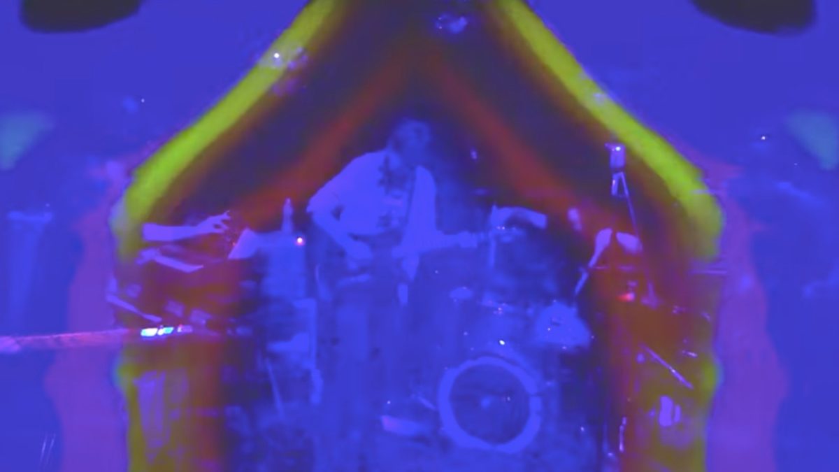 Circles Around The Sun Perform 'On My Mind' Live With Mad Alchemy Liquid Lights