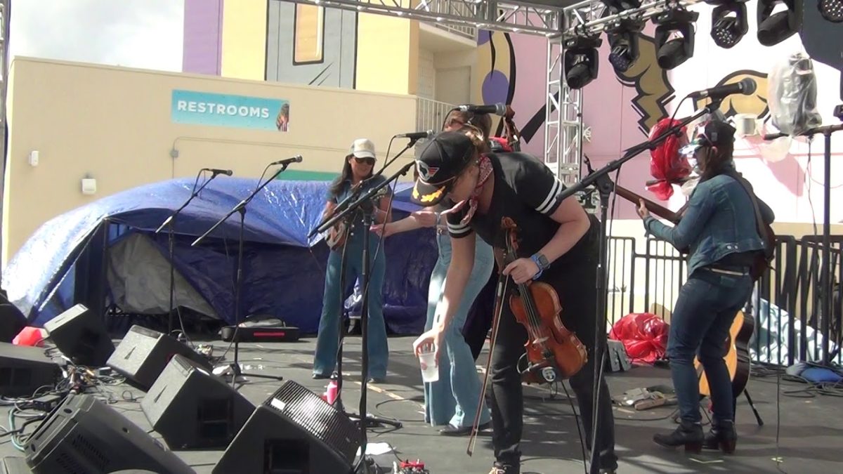 Della Mae - 4-12-19 full show Bender Jamboree Las Vegas, NV HD