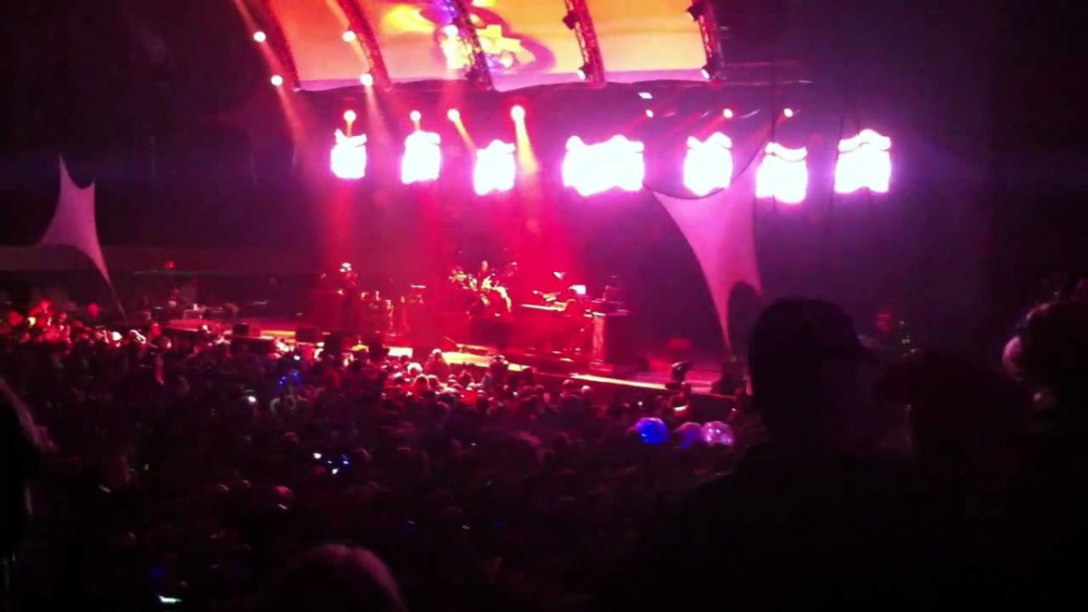 String Cheese Incident - Come As You Are (with glowsticks) Hulaween 2010 Hampton, VA
