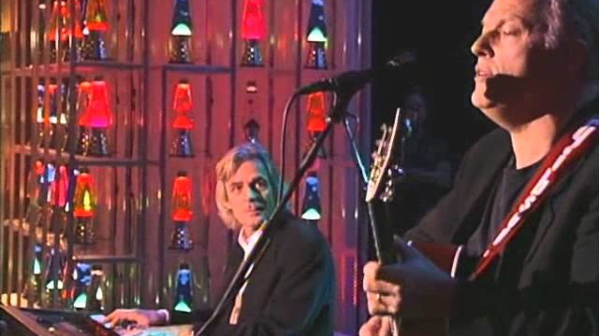 Pink Floyd and Billy Corgan of Smashing Pumpkins perform "Wish You Were Here"