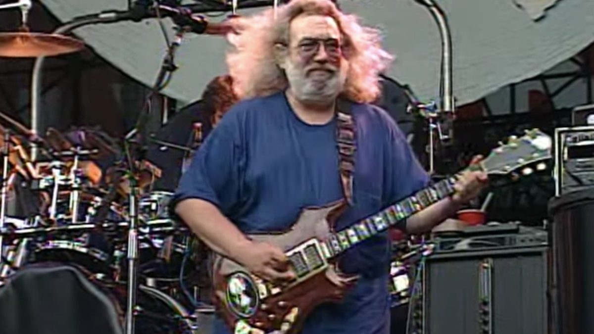 Grateful Dead Perform 'Cold Rain And Snow" In 1991: Pro-Shot Video