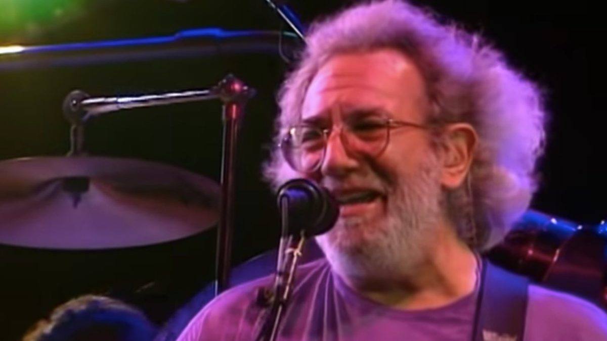 Grateful Dead Perform 'Eyes Of The World' In 1993: Pro-Shot Video