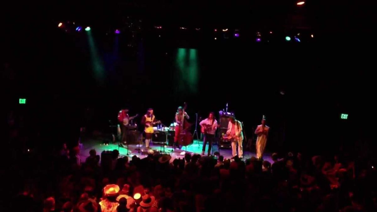 Greensky Bluegrass | 10/31/2011 | "Drivin' My Life Away"
