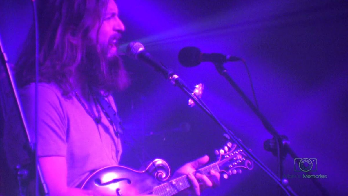 Greensky Bluegrass | 11/06/2015 | "Working On A Building"