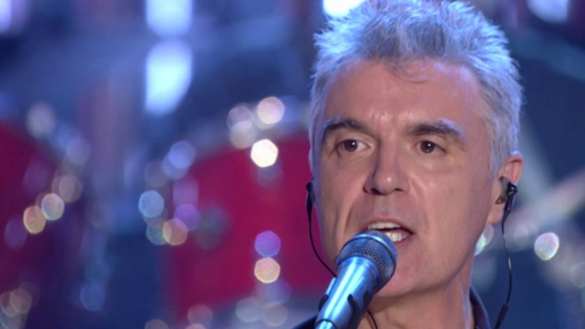 Talking Heads perform "Burning Down the House" at the 2002 Hall of Fame Ceremony