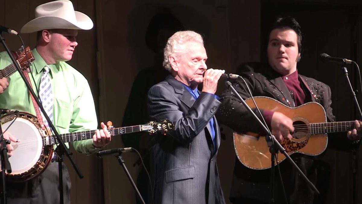 Dr Ralph Stanley & The Clinch Mtn Boys ~ A Robin Built a Nest on Daddy's Grave ~ Uncle Pen Days 2010