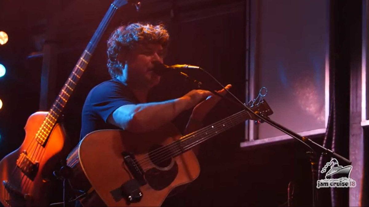 Keller Williams Performs ‘Making It Rain’ Aboard Jam Cruise 18: Pro-Shot Video