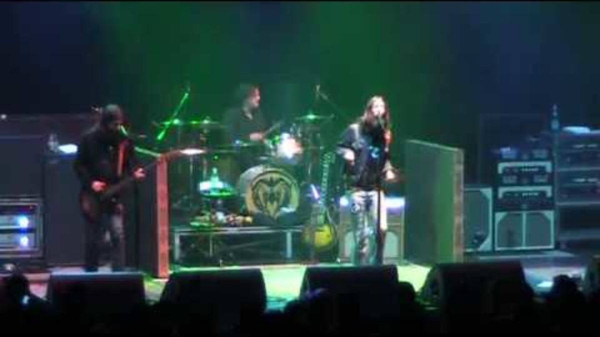 Movin' On Down The Line - live - The Black Crowes