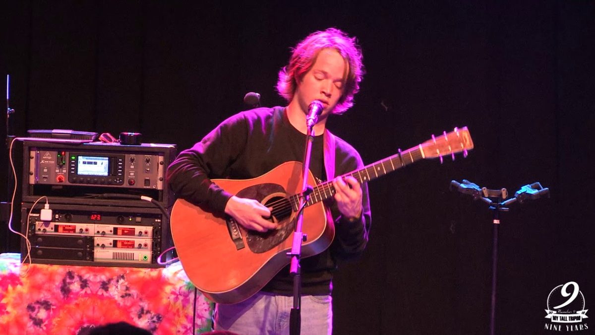 Billy Strings ~ While I'm Waiting Here ~ The Castle Theater 4/5/2018 Matrix Audio