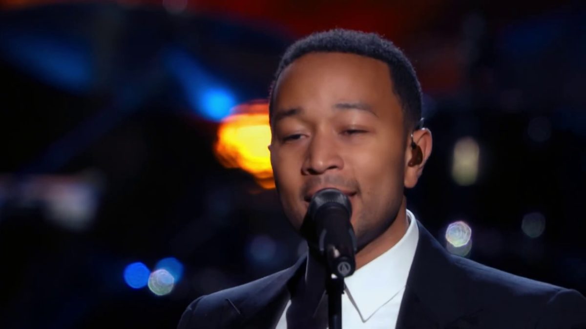 Bill Withers, Stevie Wonder, John Legend perform "Use Me" at the 2015 Induction Ceremony