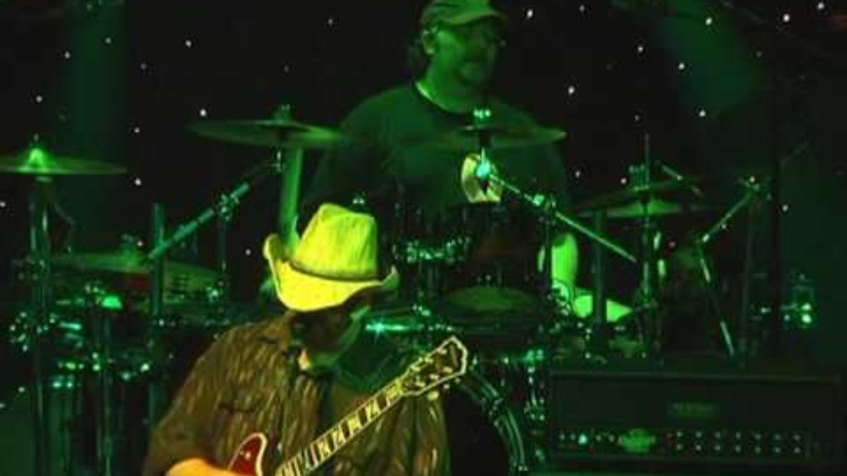 Widespread Panic - Lake of Fire (Live in Austin, TX)