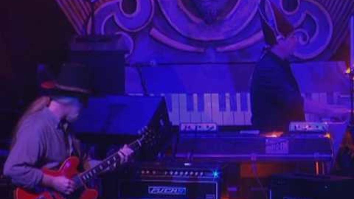 Widespread Panic - Waiting for the Bus (Live in Austin,TX)