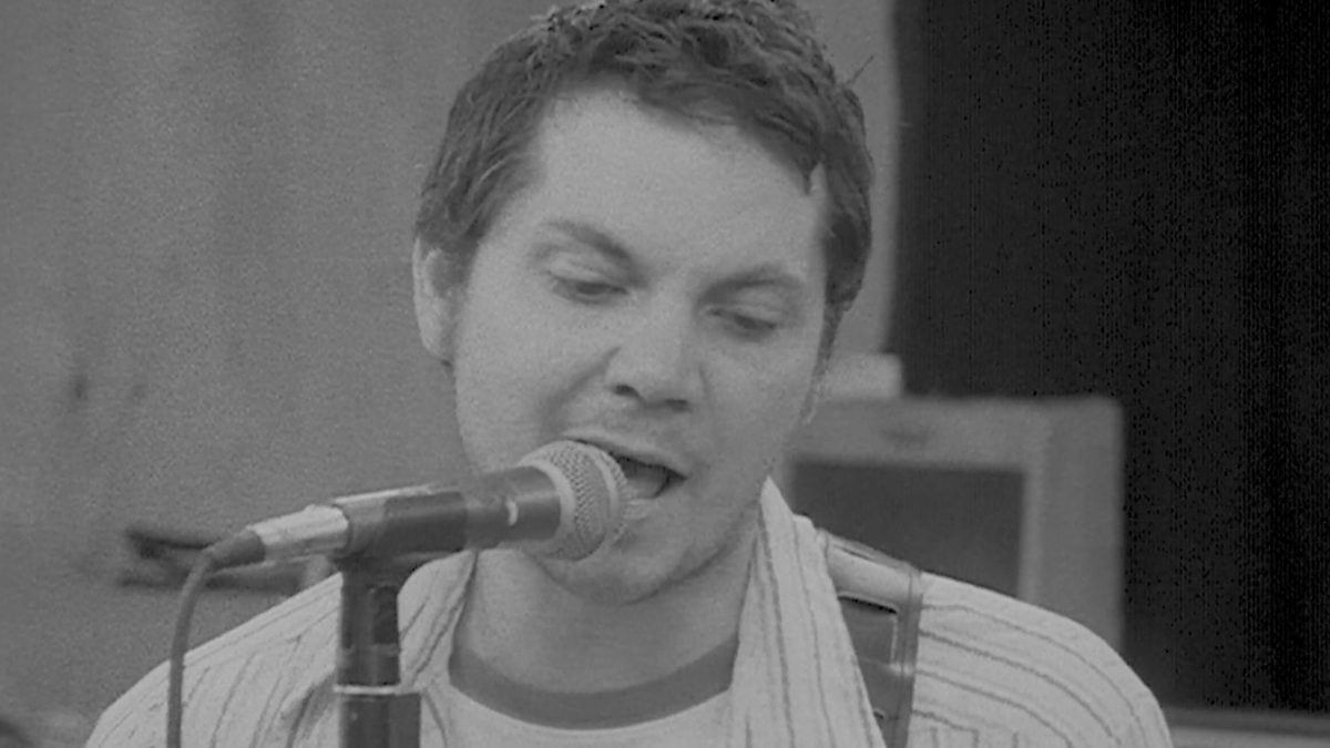 Stream Wilco Performing ‘Pot Kettle Black’ In St. Louis In 2002