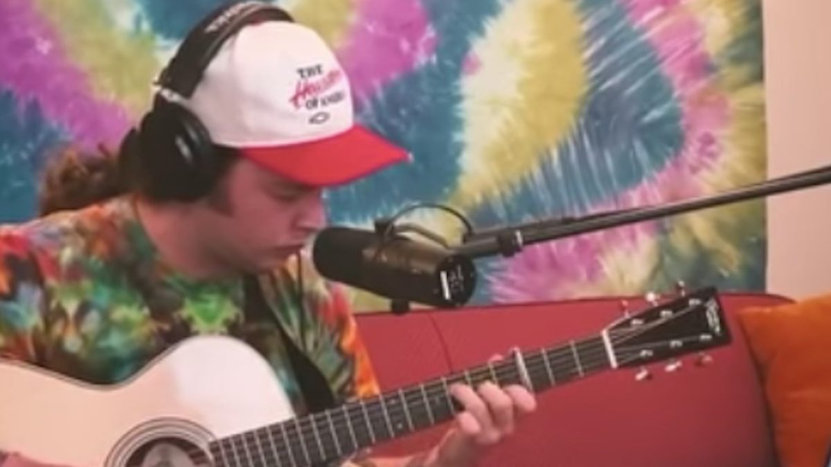 Billy Strings Covers ‘Ready For The Times To Get Better’