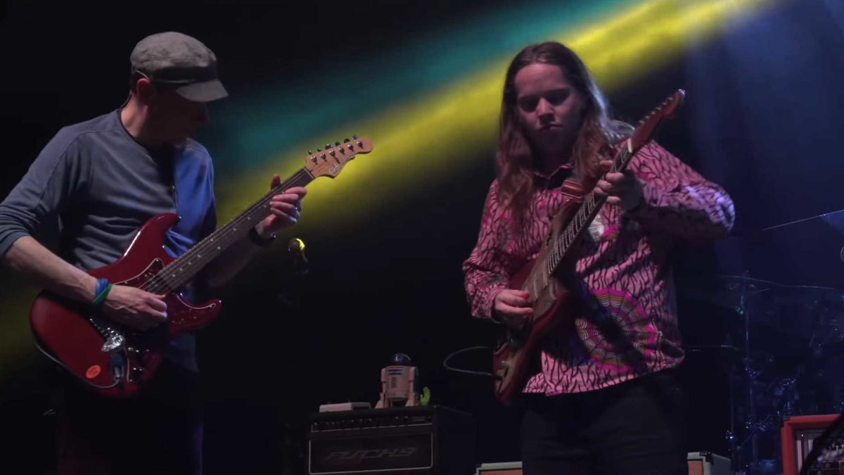 Billy Strings & Umphrey’s McGee Cover ‘Voodoo Child’ In Asheville: Pro-Shot Video