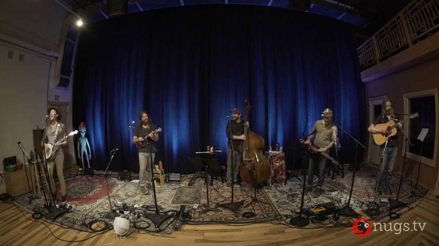 Members Of Greensky Bluegrass, Infamous Stringdusters & More Perform As