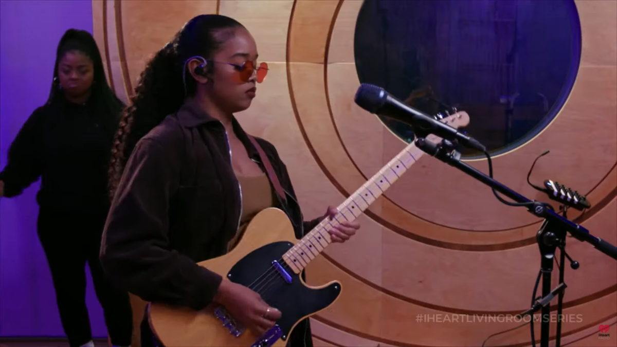 H.E.R. Performs New Song 'I Can’t Breathe' & Covers Green Day