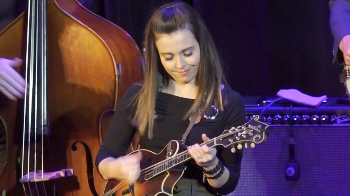 Sierra Hull with Stuart Duncan and Noam Pikelny "Lee Highway Blues" 11/23/19 Barre, VT