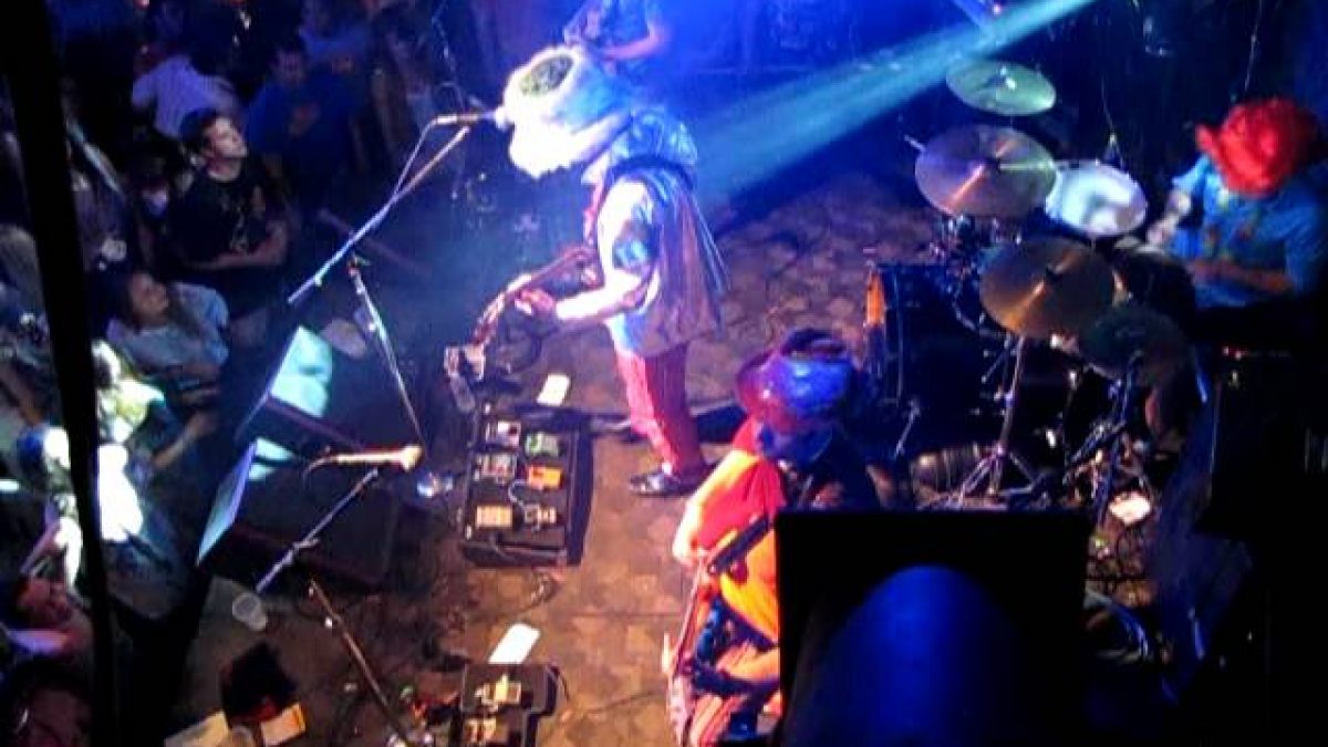 "Jam/ Penguins/ Funkijam/ We Want The Funk/ Funky House/ Totally" Pigeons Playing Ping Pong 7-25-12