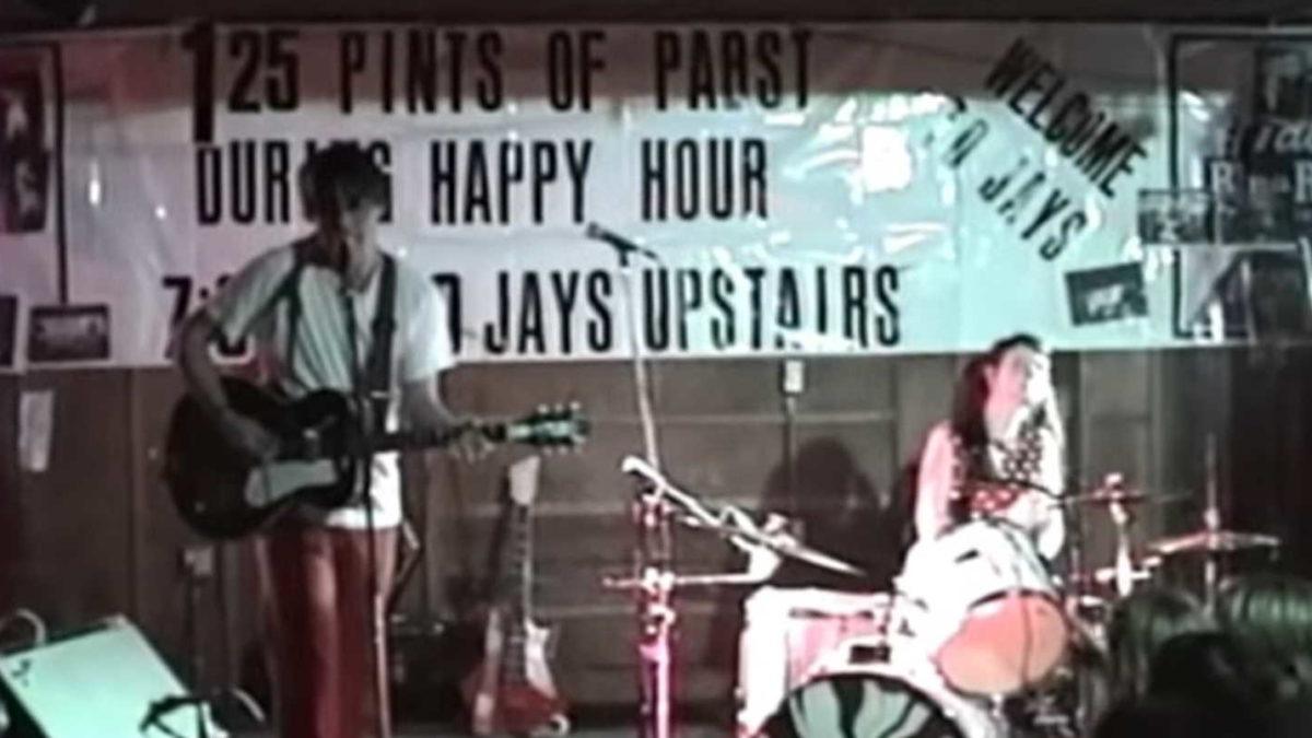 Watch The White Stripes Perform 'Death Letter' Live In 2000